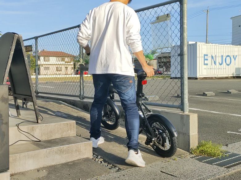 駐輪場から取り出す