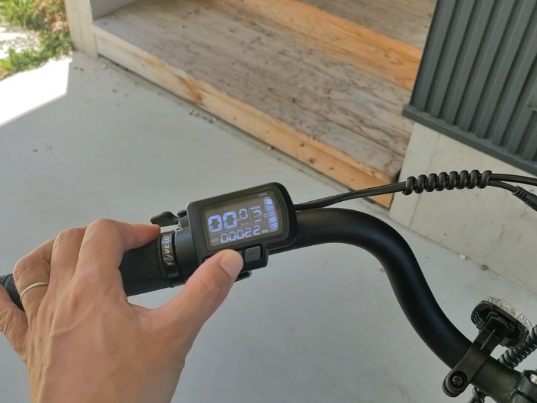 モニターの電源をON