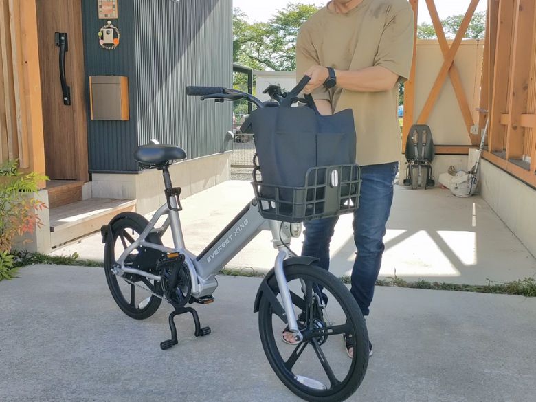 荷物が載せられる前カゴ