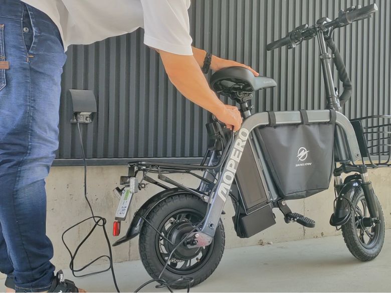 車体を直接繋いで充電