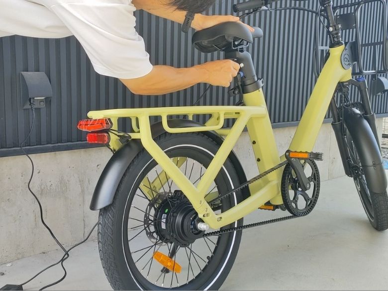 コンセントに繋いで充電