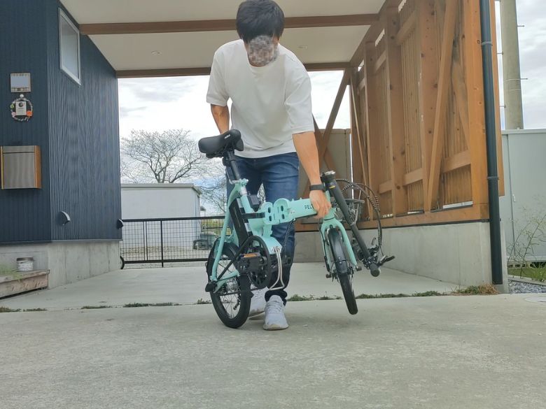 半分に折りたたむ