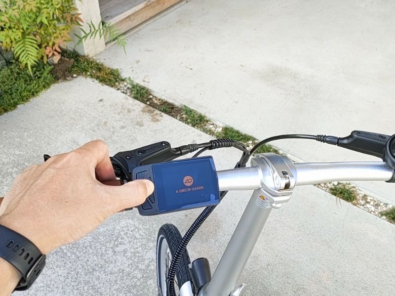 モニター電源を入れる