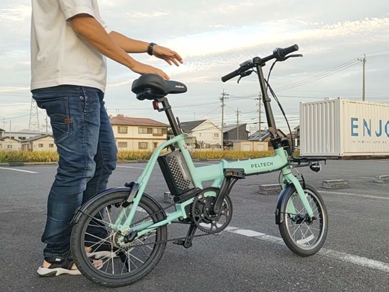 サドルからおしりを離すことなく登れる