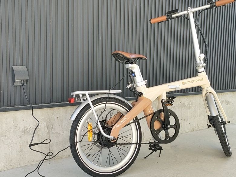 コンセントに車体を直接つなぐ