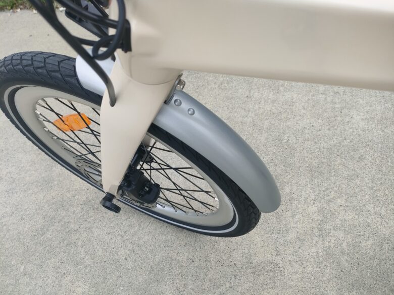 前タイヤ 泥除け