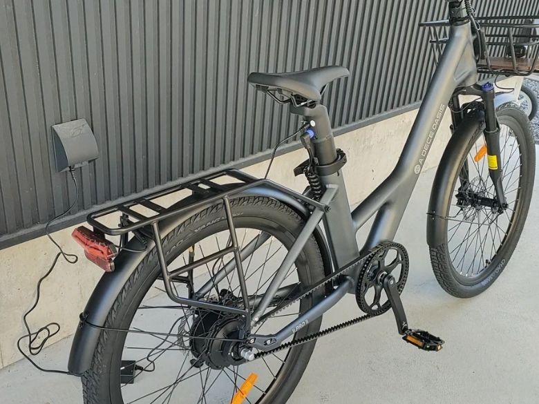 車体をコンセントに直越繋ぐ