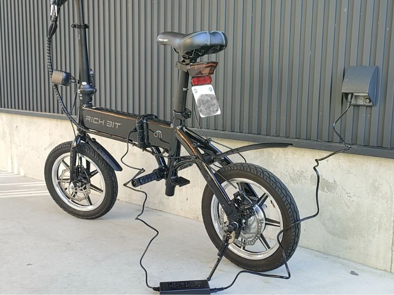 コンセントに車体を直接繋いで充電