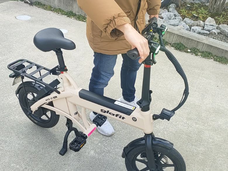 スロットルを回す