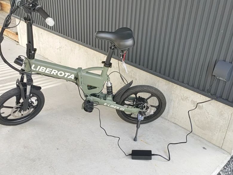 コンセントに車体を直接繋いで充電