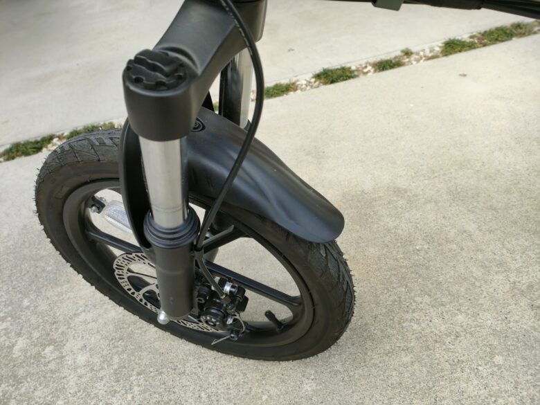 前タイヤ 泥除け