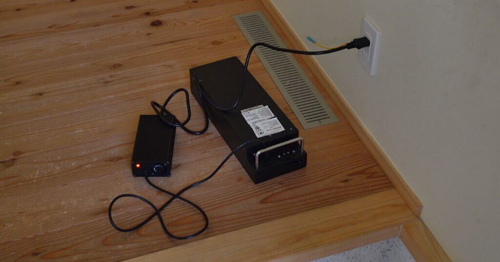 バッテリーを取り外して
自宅で充電