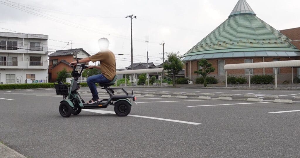 四輪ゆえに、小回りしにくい