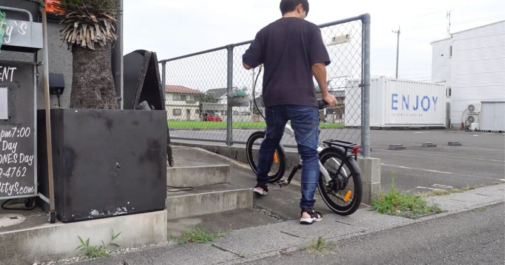 駐輪場の出し入れ